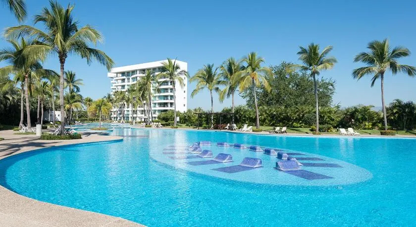 Condo en Nuevo Vallarta con acceso a playa - Image 1
