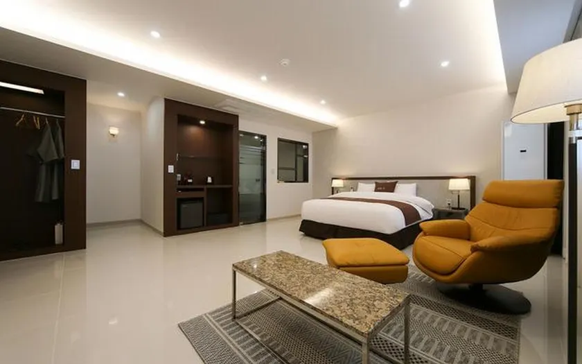 Hotel J's - Image 1