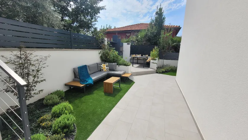 Private fenced garden with BBQ area minutes from the beach - Urban Secret Kantrida - Image 1