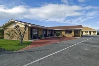 Pania Lodge Motel - Image 1