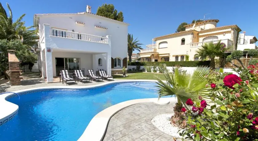ARENDA Pino Alto Villa Gallo - Image 1