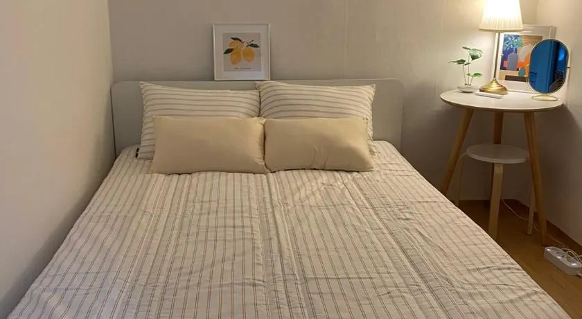 # Itaewon 10 minutes on foot # Hangangjin Station 3 minutes # Hannam Hot Place # Private Room 3 Person Single 2 - Image 1