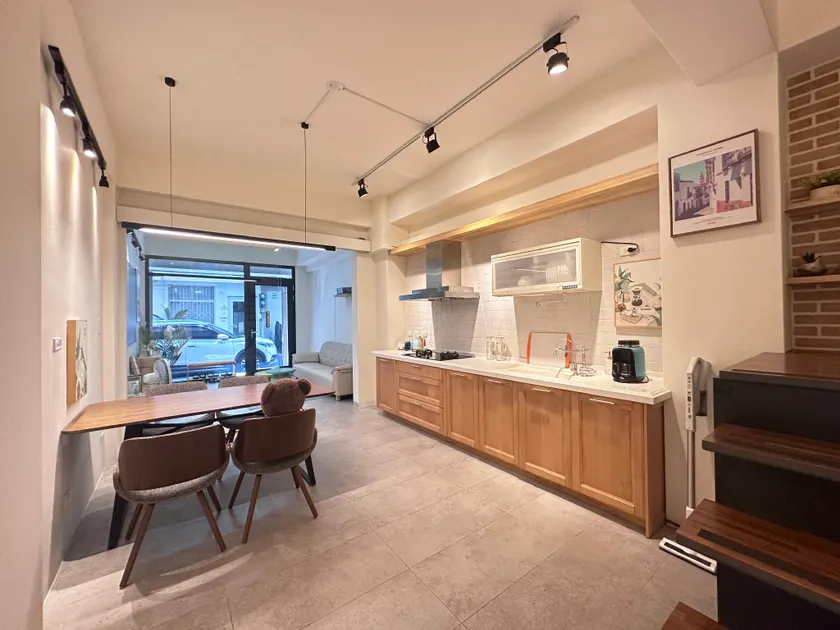 Chizozo Juejiang Hotel - Five Minutes Walk from Zhongyang Park MRT Station - Image 1