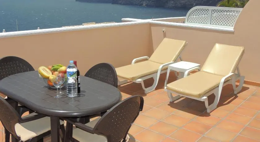 Romantic Retreat with Marine View - Image 1