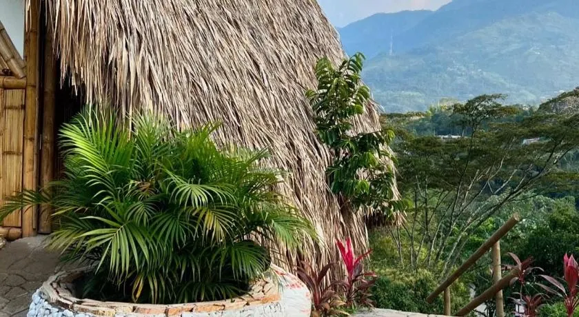 Green view glamping cabin with unlimited Jacuzzi - Image 1