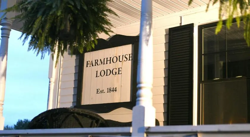 Farmhouse Lodge - Image 1