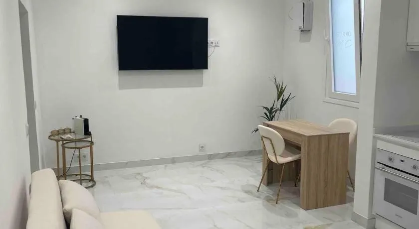Apartamento de Diseno Madrid Cerca del Bernabeu - Image 1