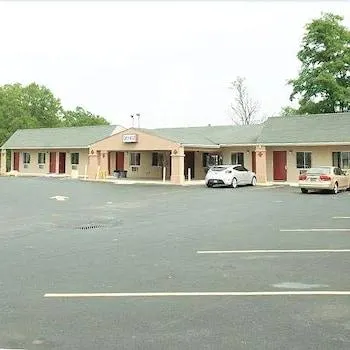 BUDEGT MOTOR LODGE - Image 1