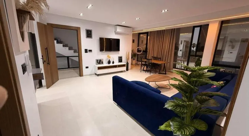 Appartement Luxe S2-900m-plage-Fibre-Smart TV-Parking privé - Image 1