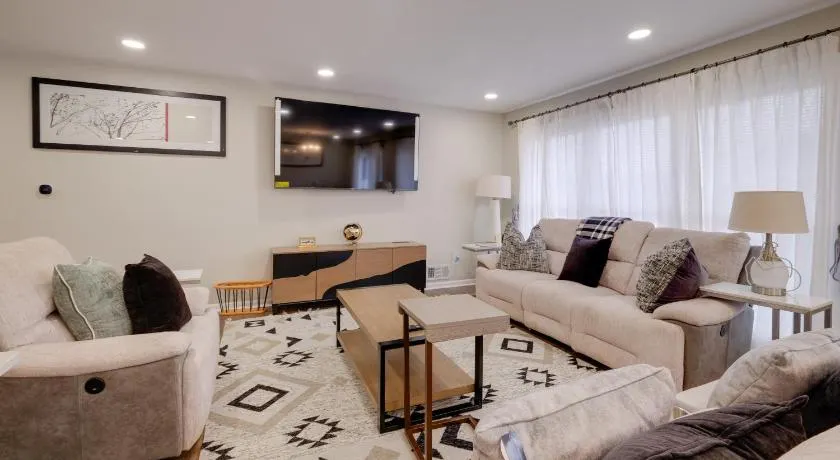 Great for Gatherings! Modern Lanham Duplex - Image 1