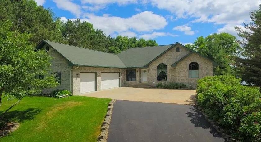 Lakefront Home, lake views, Casual Elegance, Scrapbooking! - Image 1