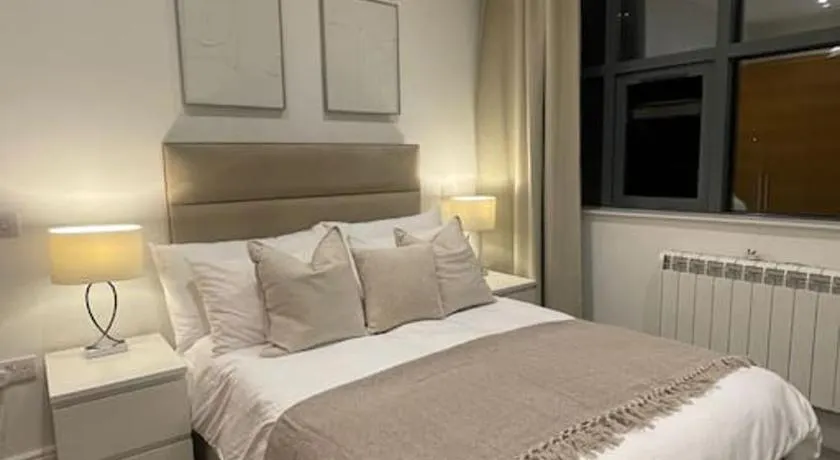Apartment 30 mins from central London - Image 1