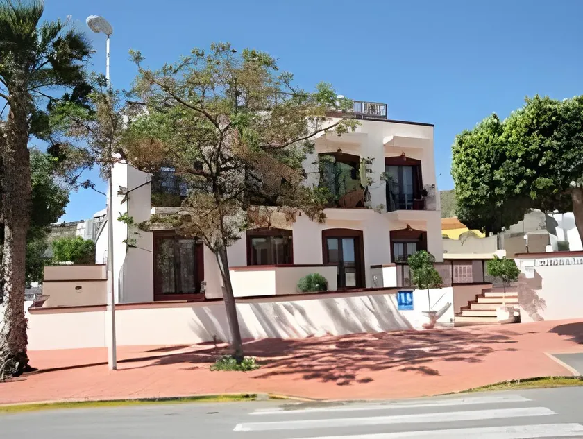 Hotel-Apartamento Carolina y Vanessa - Image 1