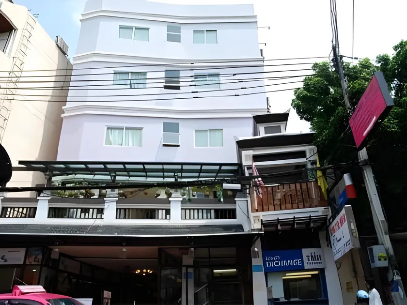 Rambuttri House - Image 1