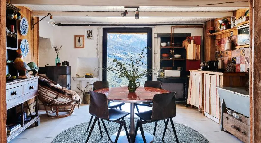 Chalet in the mountain with Hot tub and dog - Image 1