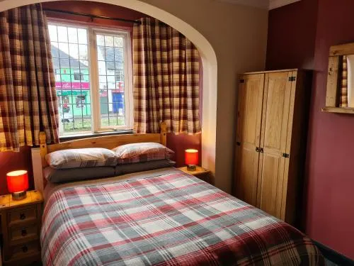 Tudor Lodge Hotel - Image 1