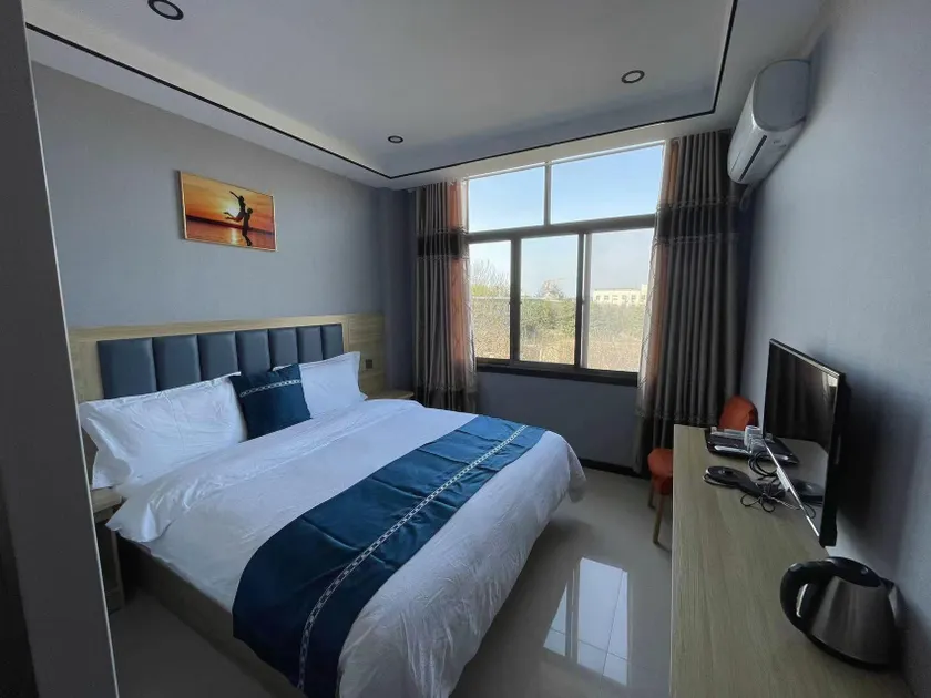 Light Elegance Hotel - Image 1
