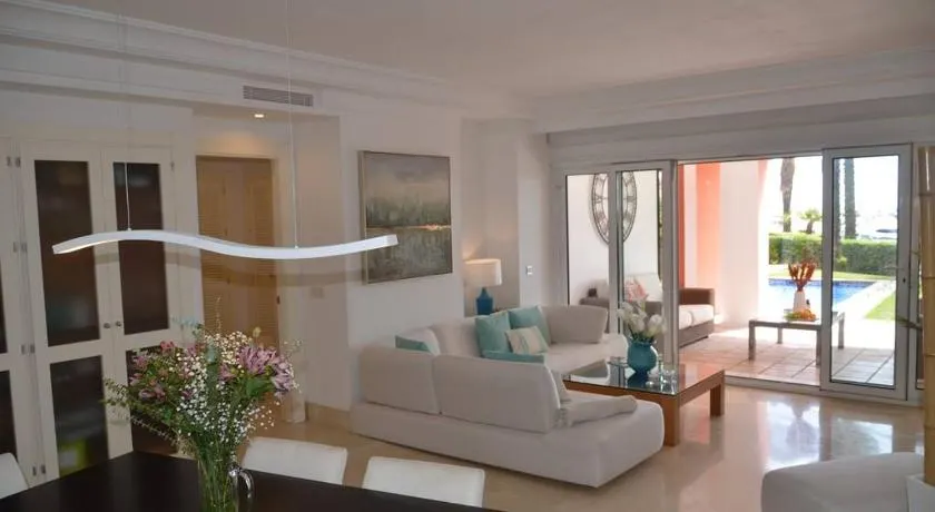 Lovely 2 bedroom unit with private pool - Image 1