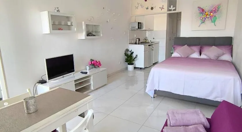 Cute studio-great location - Image 1