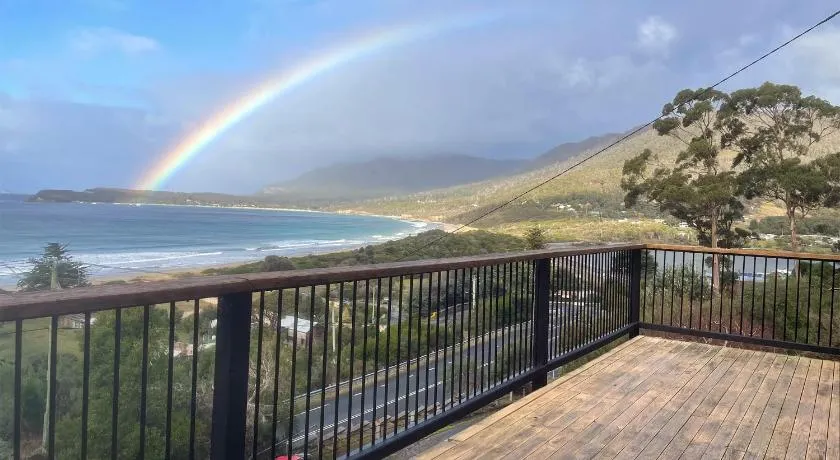 Elevated 3BR, ocean views, pool table, Pirates Bay - Image 1