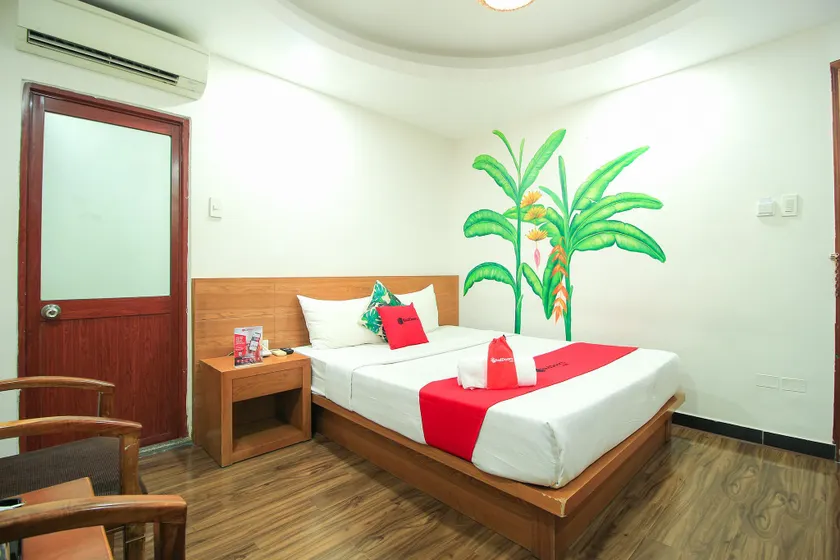 RedDoorz premium @ Attica Hotel - Image 1