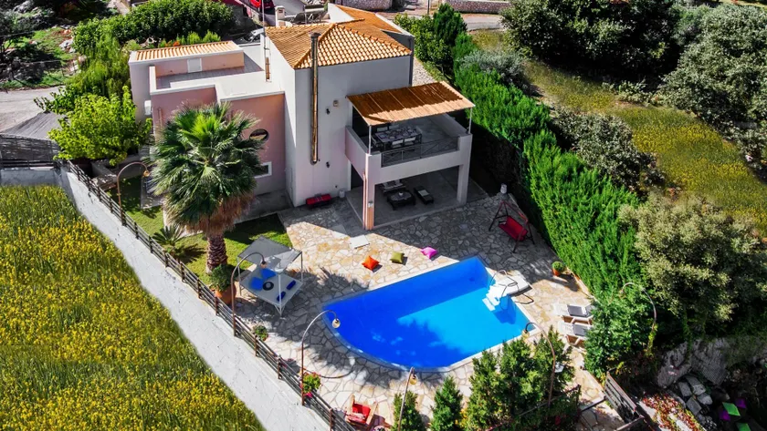 New Villa - 4 bedrooms, pool, bbq , 1km to beach! - Image 1