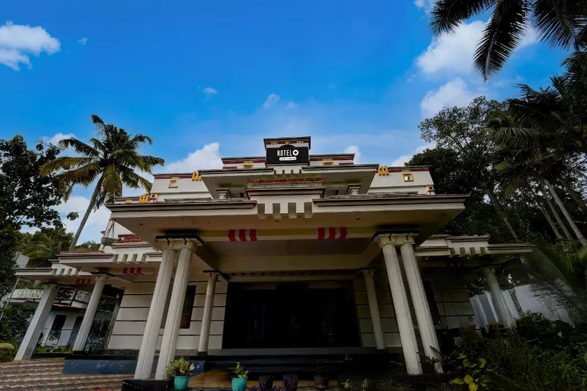 Collection O Balaramapuram White Castle - Image 1