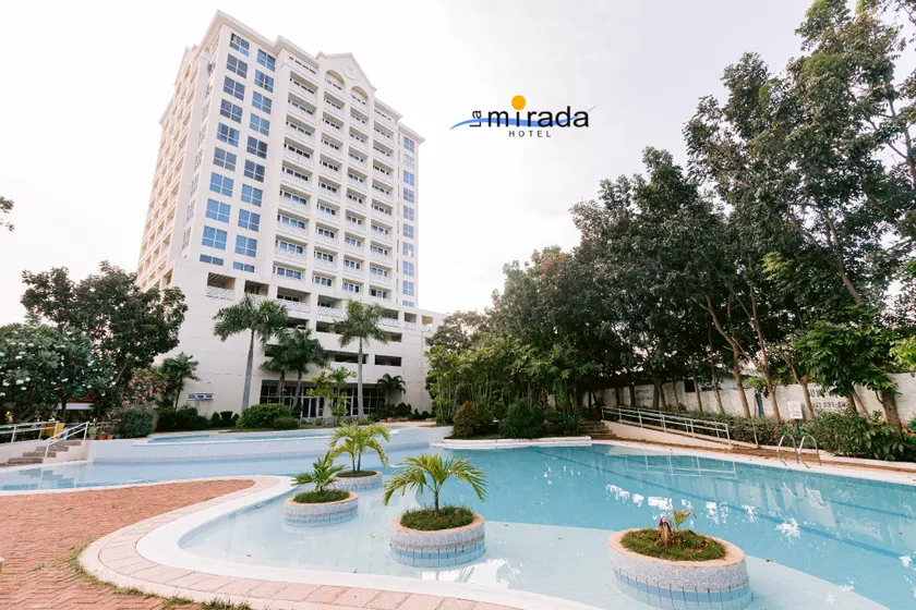 La Mirada Hotel - Image 1