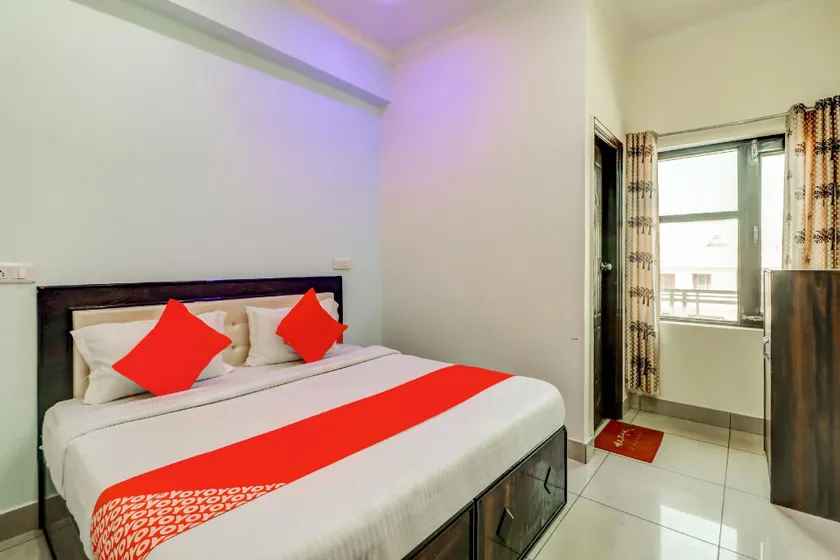 OYO 79242 Hotel City Heart - Image 1