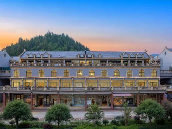 Wanbai Hotel - Image 1