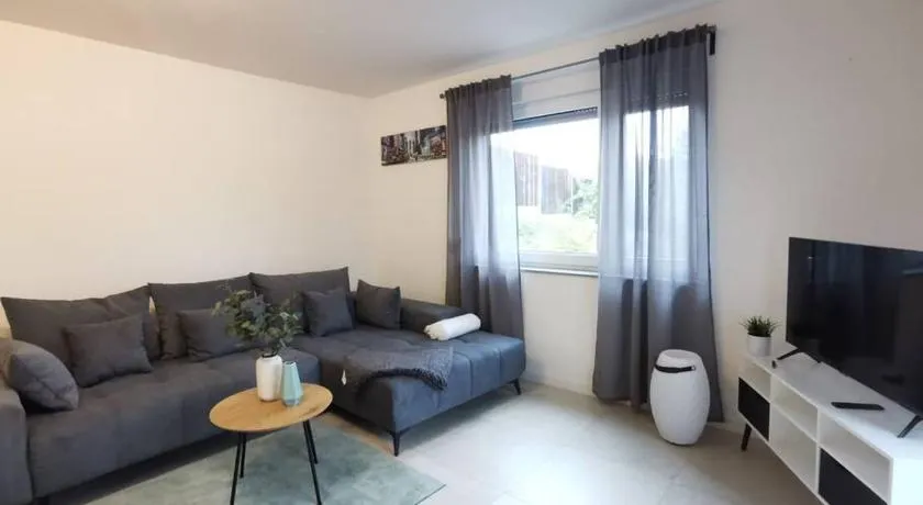 LOOT: Moderne Wohnung / Zentral - Image 1