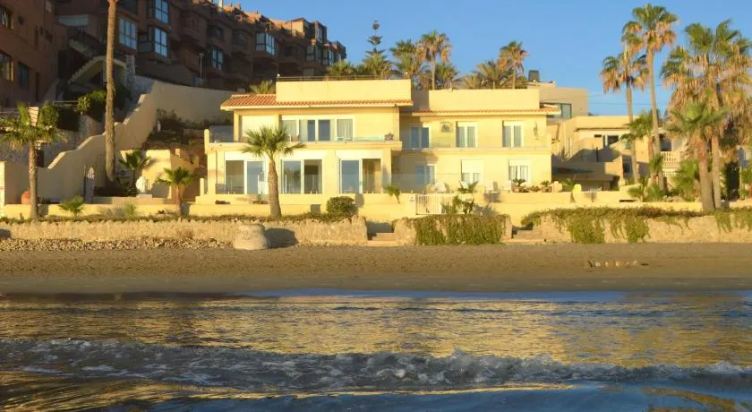 Excepcional Apartamento LOFT a pie de playa en CHALET ROQUETES - Image 1