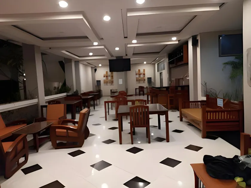 crystal inn - Image 1