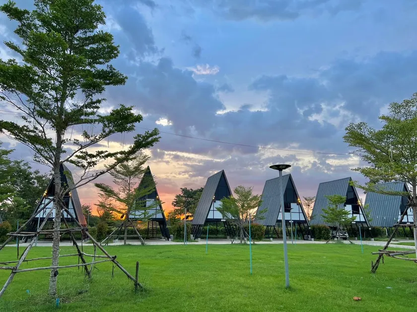 Sean Sawat Resort 2 - Image 1