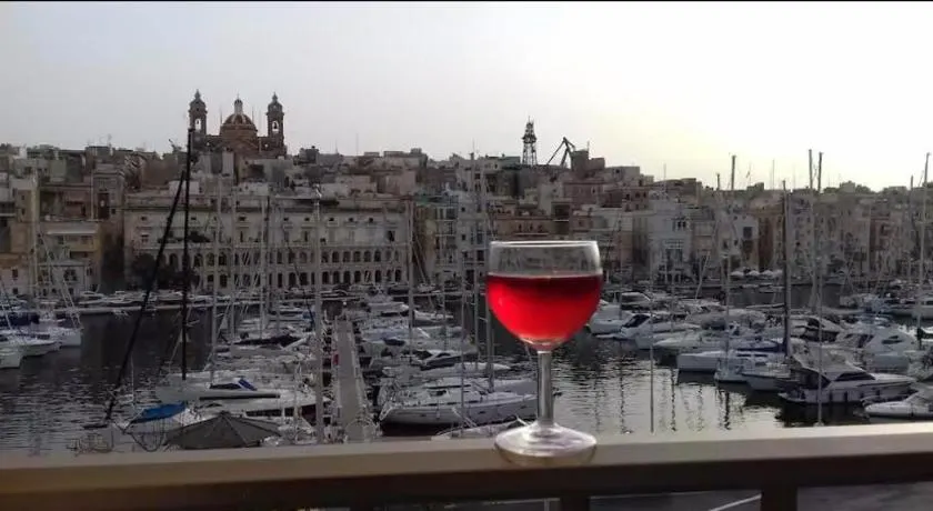 Birgu SeaView Apartment - Image 1