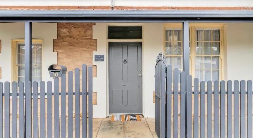 Bassett Cottage in Gawler South with 3 bedrooms and close to city train, shops and tavern - Image 1