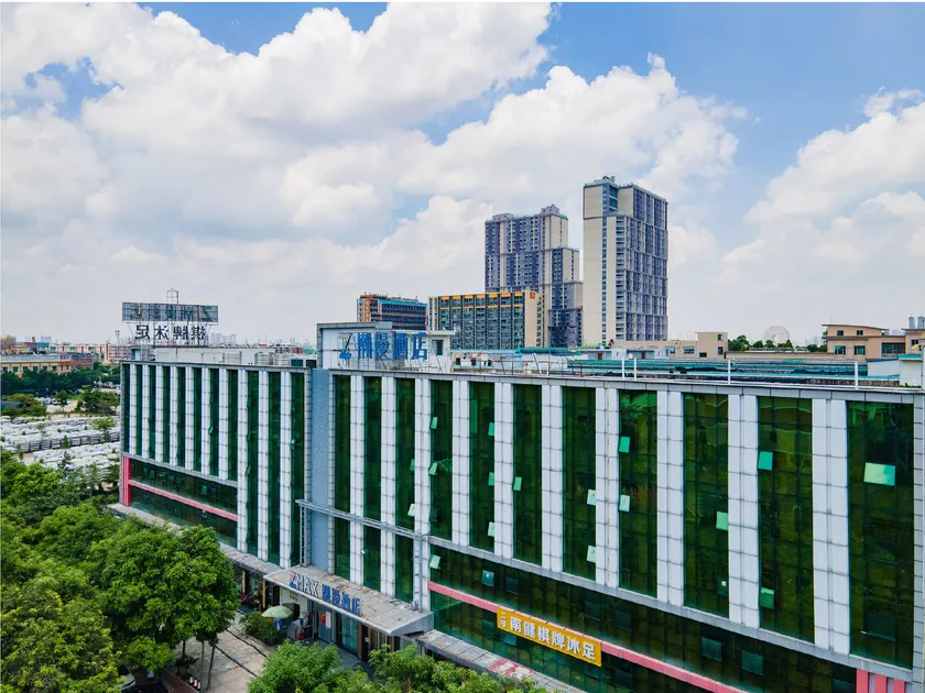 Zmax Guangzhou South Railway Station Nanpu Metro Station - Image 1