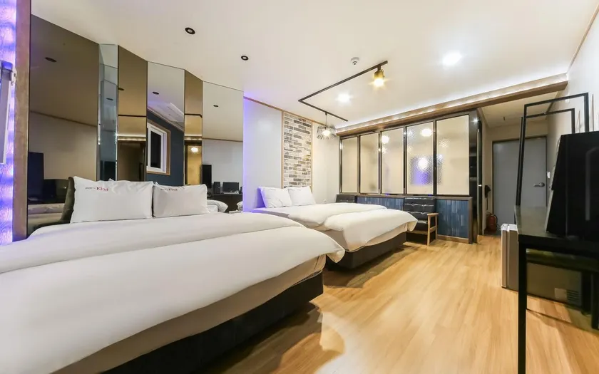 Yeongcheon CL Hotel - Image 1