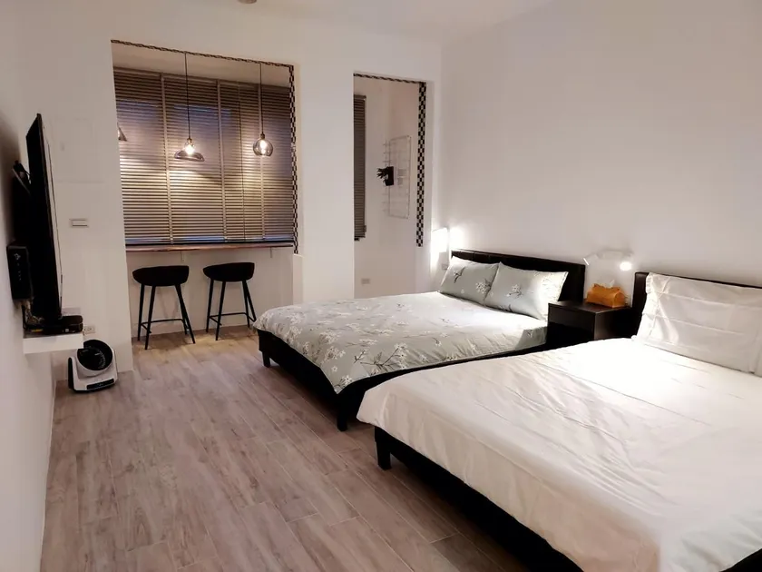 Liu Bai, Near Linchang, Four-Person Room - Image 1