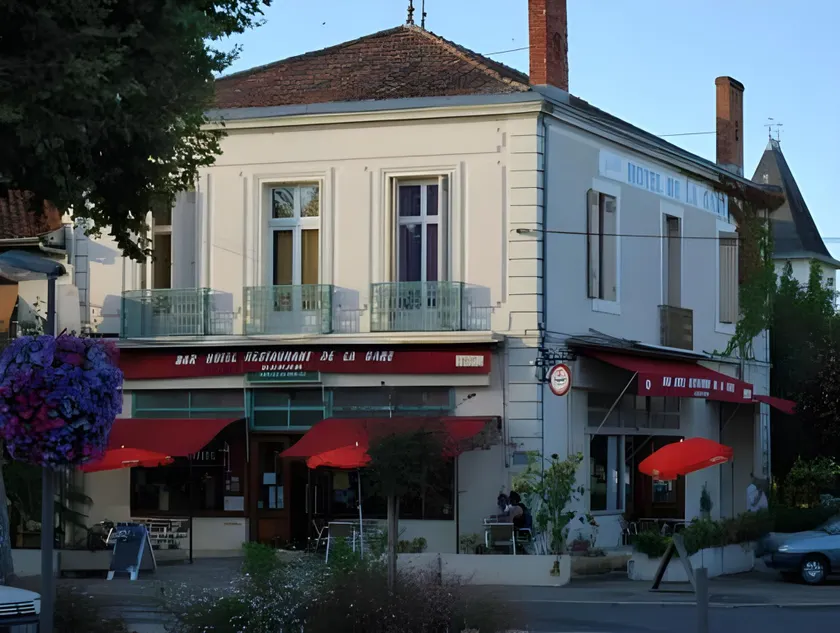Hotel Café de la Gare - Image 1