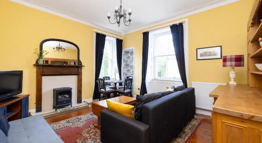 Edinburgh Holyrood Park Views Apartment - Image 1