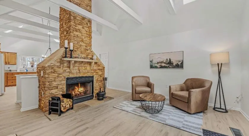 New 3 Bedroom 3 Bath Mountain Retreat - Image 1
