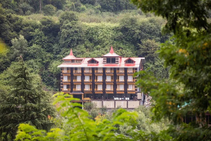 SNOW WHITE RESORT - Image 1