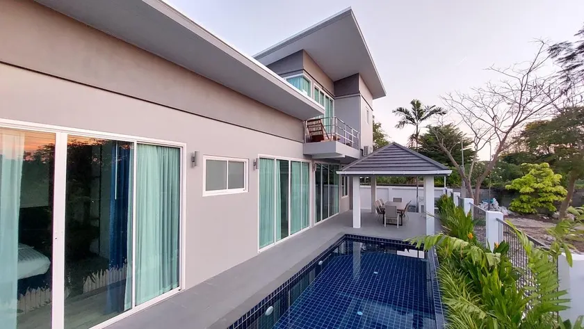 Green Lung Pool Villas Bangkok - Image 1
