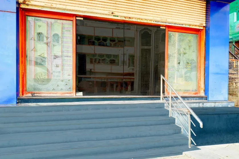OYO Townhouse Anantapur Near Srikantam Circle - Image 1