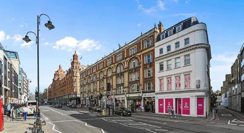 Central Knightsbridge 3 Bedroom House - Image 1