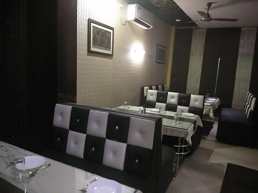 Hotel KC Palace - Image 1