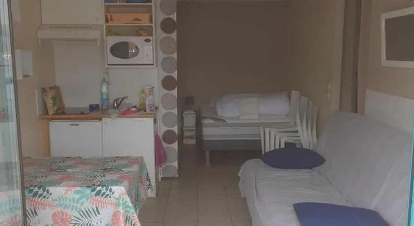 Studio cabine à 200m de la plage sainte Cécile - Image 1