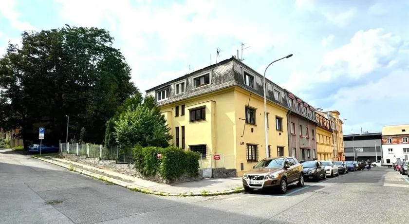 Hillside Studios - Image 1