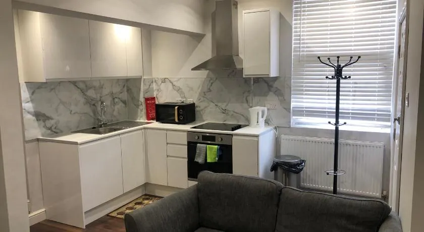 Dunstable Guest House - Image 1